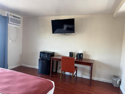 Holiday Lodge image 11