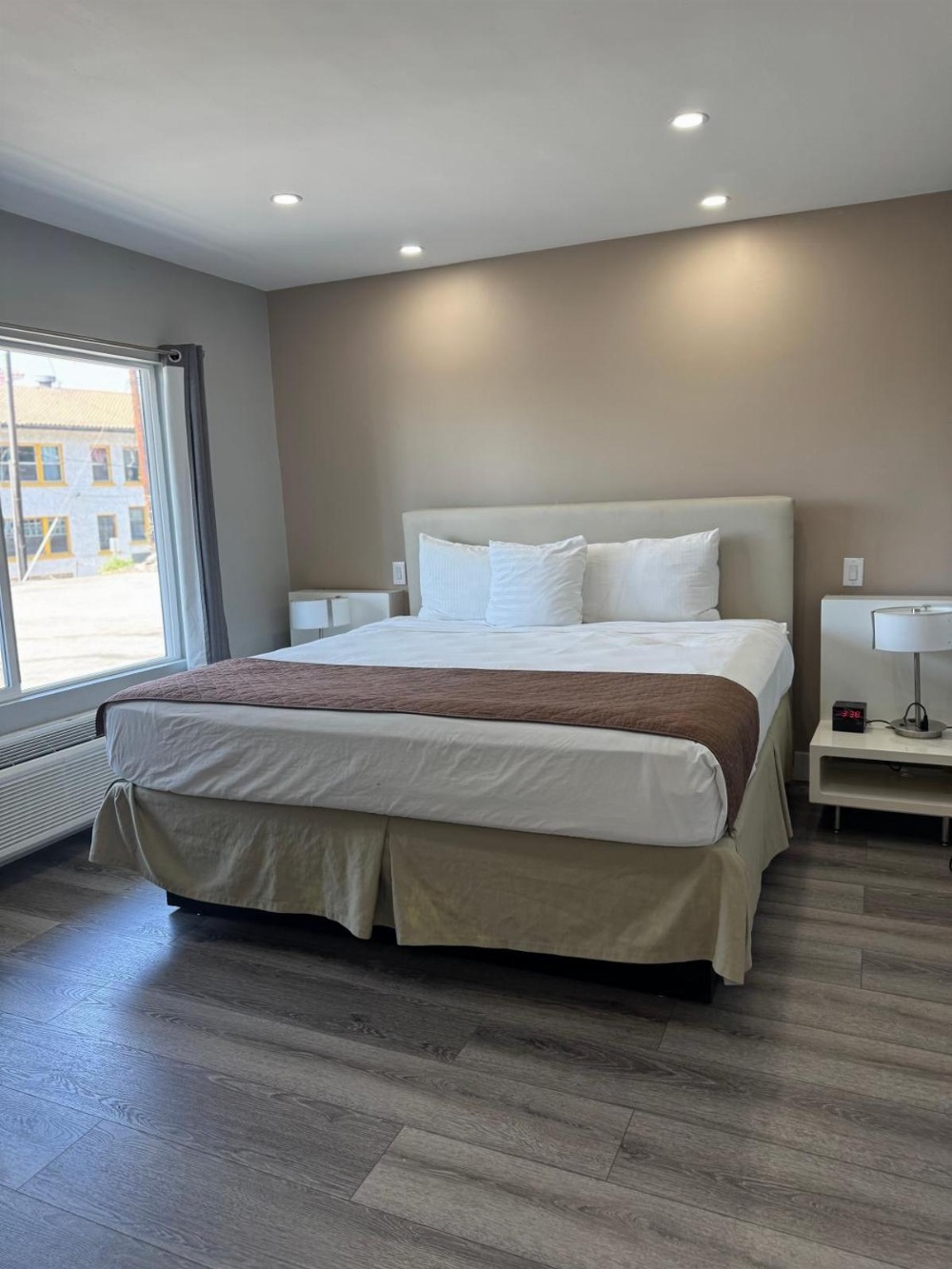 Holiday Lodge Main image