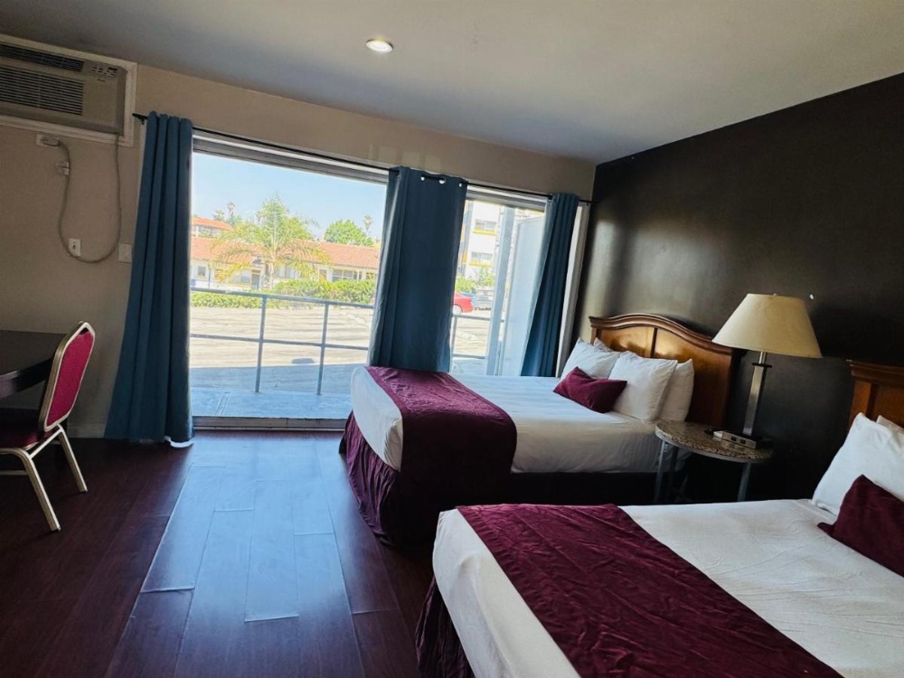 Queen Room with Balcony